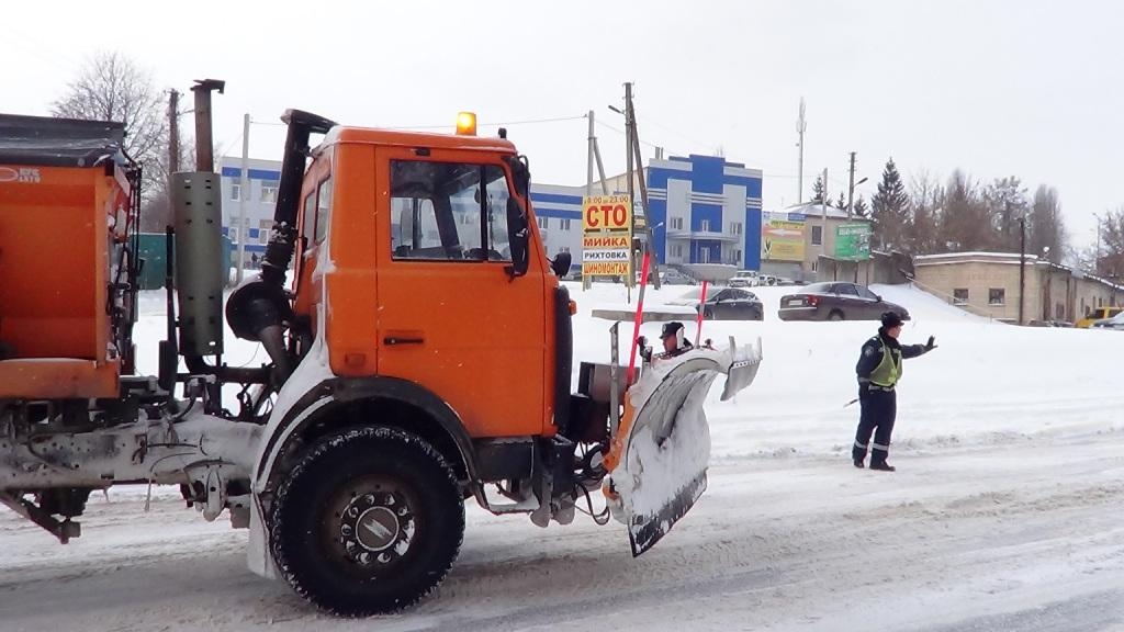 Дорожні служби області готуються до роботи в осінньо-зимовий період