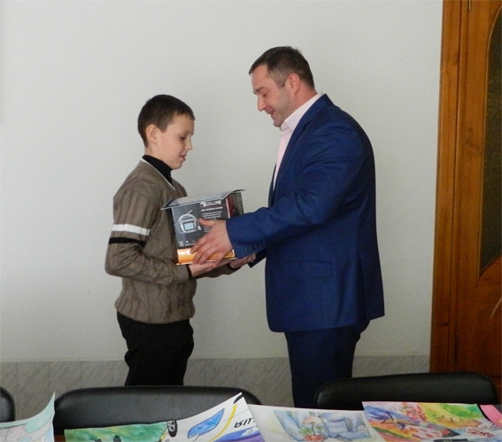 Начальник Нацполіції Кіровоградщини нагородив переможців обласного конкурсу дитячих малюнків
