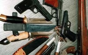 Працівники поліції пропонують добровільно здавати зброю