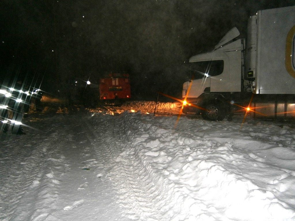 За минулу добу зі снігових заметів було вилучено 16 транспортних засобів