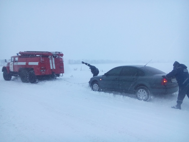 24 автомобіля вивільнено рятувальниками Кіровоградщини зі снігових заметів упродовж минулої доби