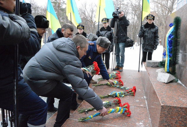 У Кропивницькому вшанували пам'ять усіх, хто загинув захищаючи державність України.
