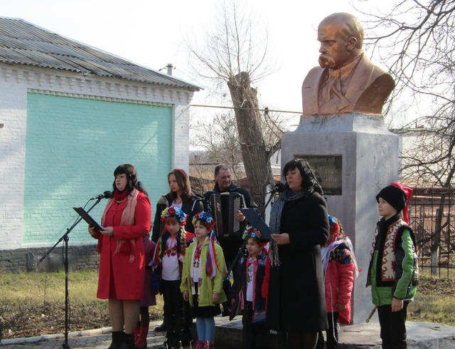 В Олександрівці вшанували пам’ять Великого Кобзаря