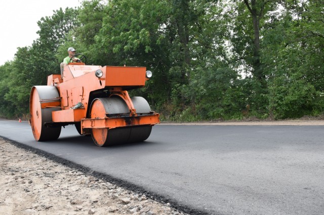 У дев'яти районах Кіровоградщини приступили до ремонту місцевих доріг