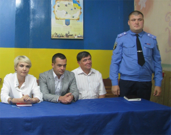 У Новгородці особовому складу районного відділу міліції представили нового керівника 