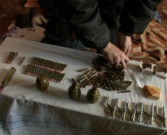 У мешканця Новгородківського району знайдено цілий арсенал боєприпасів та вибухівку