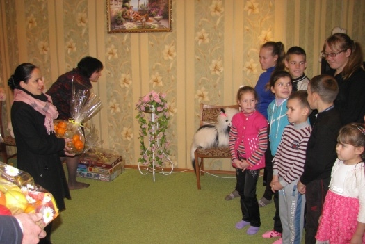 Посадовці привітали вихованців дитячого будинку сімейного типу  з Днем Святого Миколая