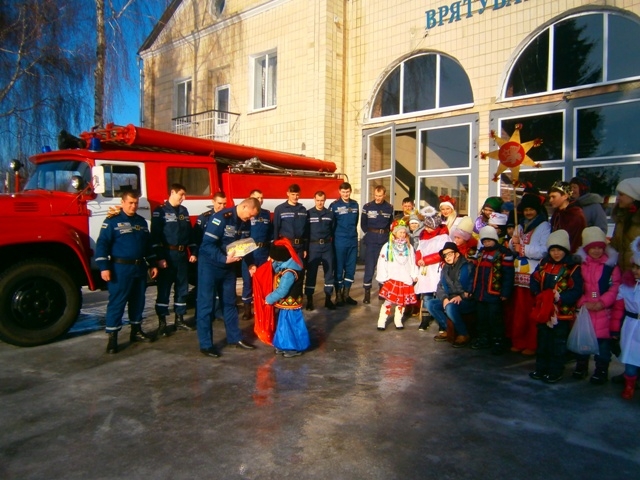Рятувальників зі святами привітали учні міського центру дитячої та юнацької творчості
