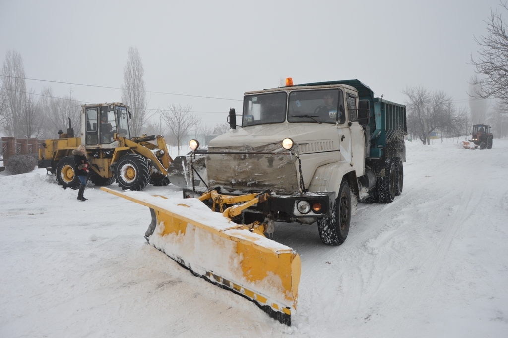 Облавтодор розчищає дороги до найважливіших соціальних об’єктів Кіровограда