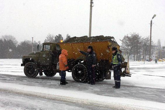 До уваги водіїв! Рух транспорту автодорогами Дніпропетровської та Кіровоградської областей відновлено!