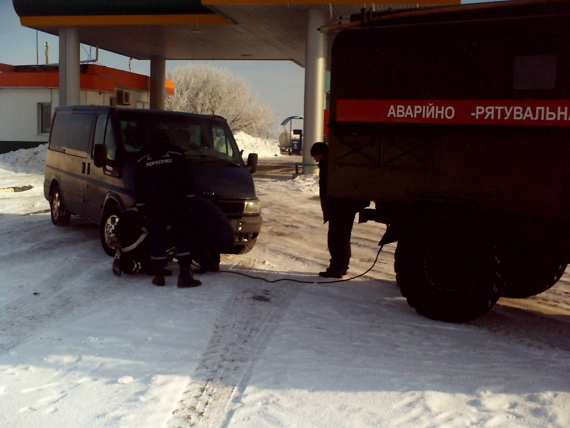 Рятувальники продовжують надавати допомогу на автошляхах Кіровоградської області