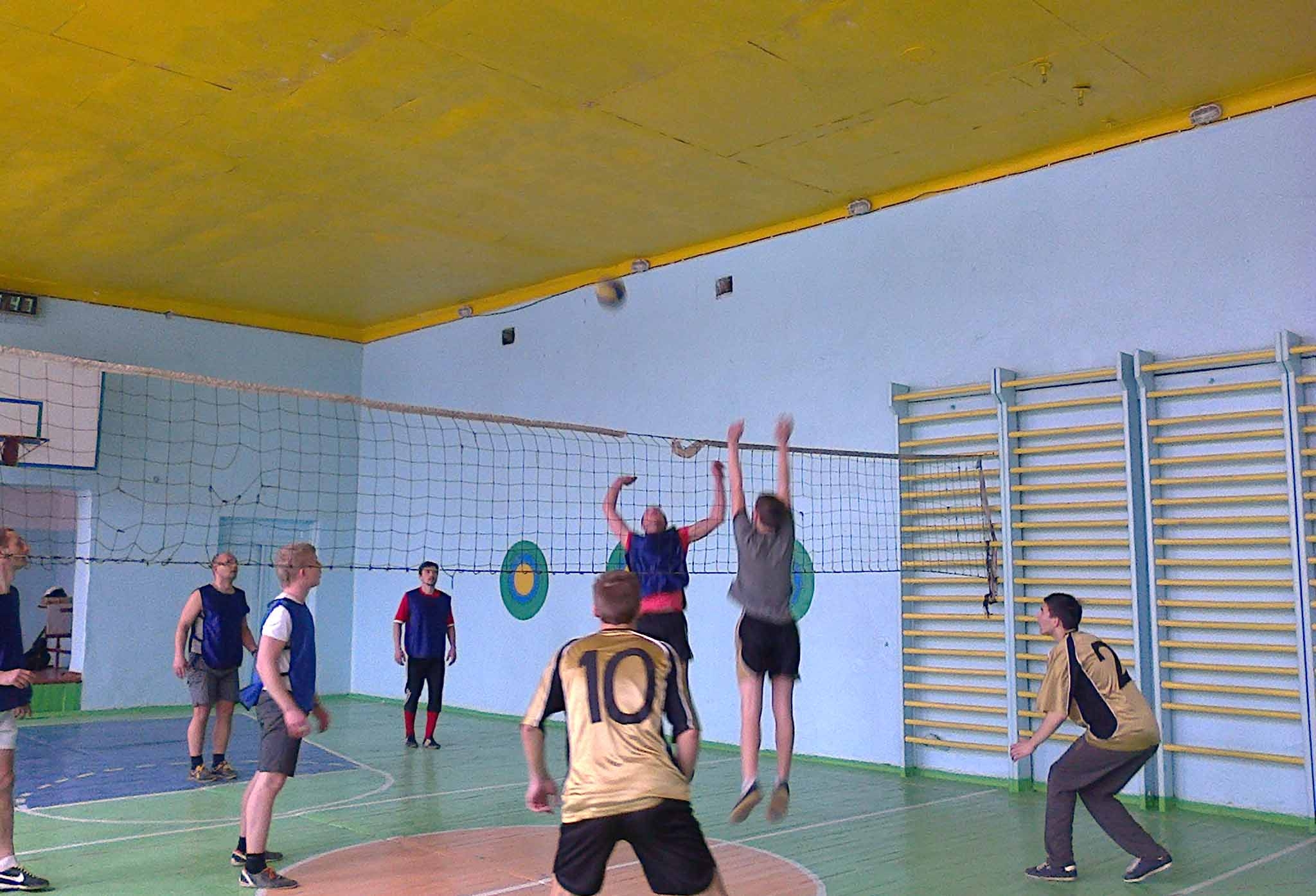 Розпочалися змагання з волейболу серед команд сільських рад