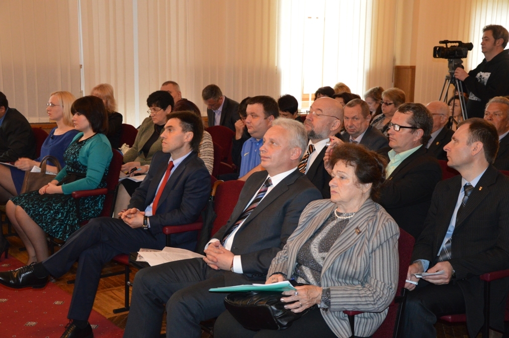 Фахівці освіти та спорту Кіровоградщини обговорили ключові проблеми галузі