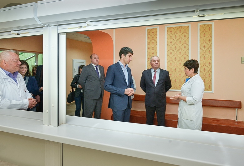 Голова облдержадміністрації оглянув реконструйований корпус обласної лікарні