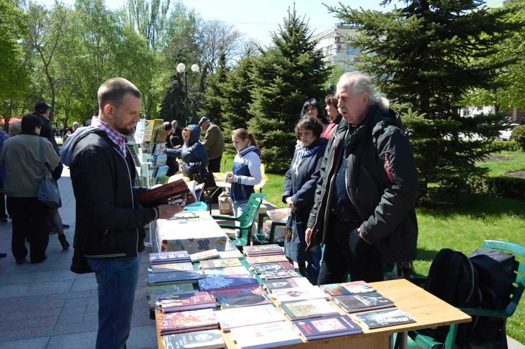 Розпочав роботу ІІ Кіровоградський книжковий фестиваль-виставка "Весняний книговир"