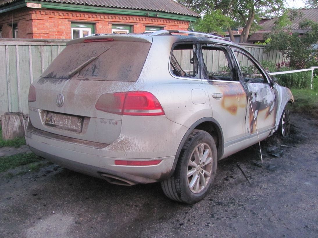 В Олександрівському районі вночі загорівся автомобіль