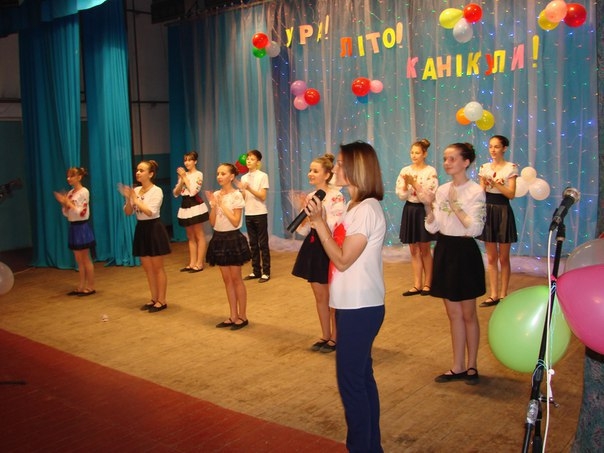 Танцями та піснями діти зустріли літо у Новгородці
