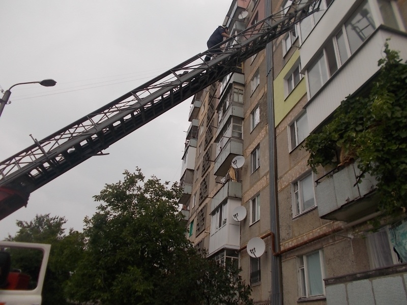 Світловодськ: рятувальники відкрили двері помешкання, де зачинився 2-річний хлопчик