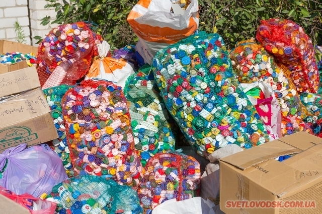 Світловодці зібрали понад півтонни пластикових кришок для протезування воїнів АТО