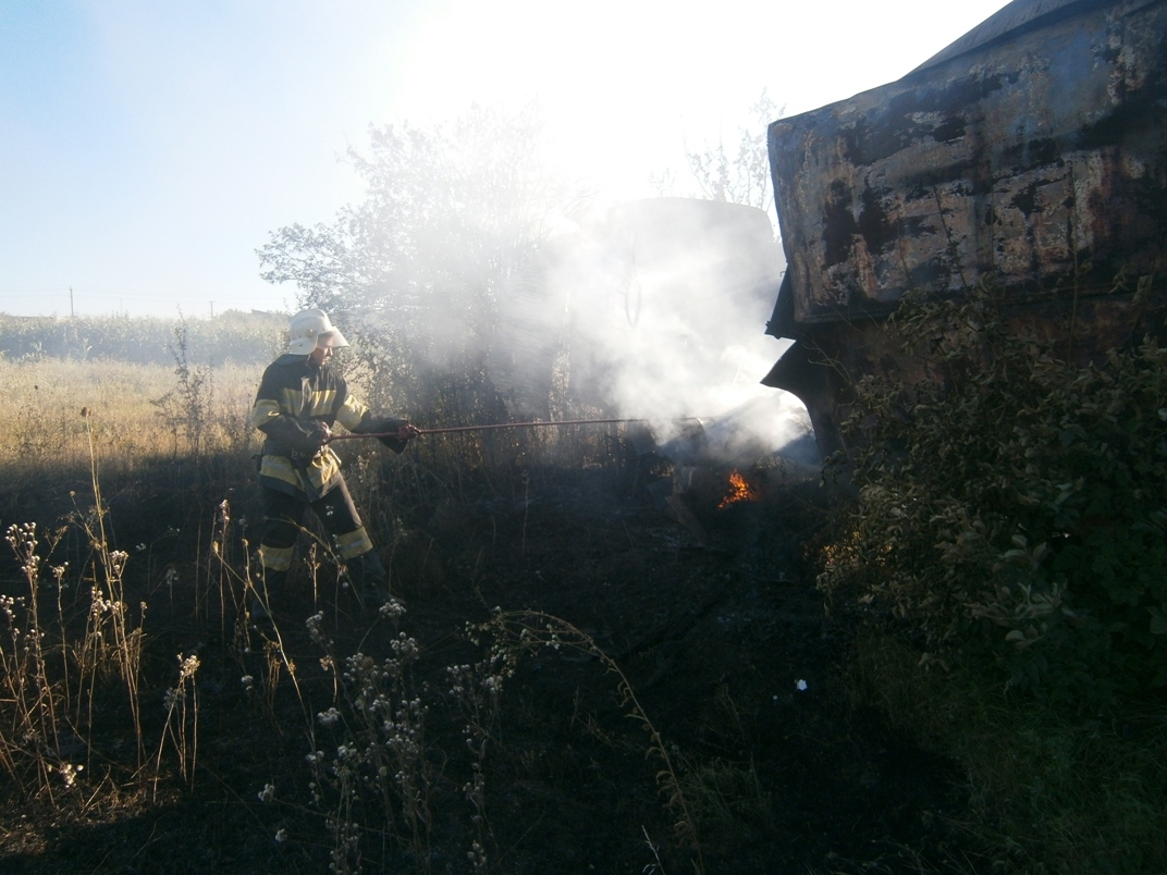 Знам’янка: рятувальники ліквідували пожежу сміття у споруді, що не експлуатується