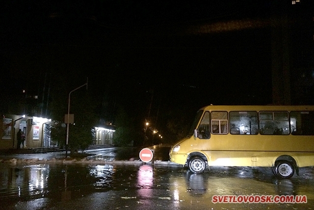 Внаслідок сильного дощу у Світловодську затопило декілька вулиць