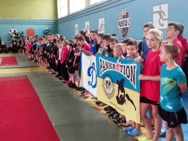 18 призових місць вибороли новгородківські спортсмени на чемпіонаті області з панкратіону
