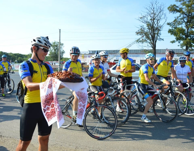 У Кропивницькому зустрічали караван велосипедистів з Кореї