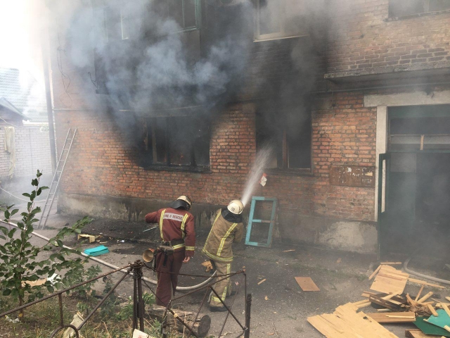 Світловодськ: рятувальники загасили пожежу в квартирі двоповерхового житлового будинку