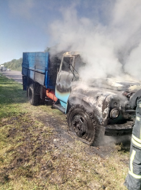 Вогнеборці загасили пожежу вантажного автомобіля на автодорозі Кропивницький-Знам’янка