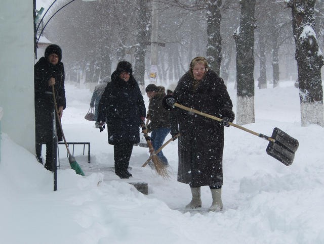 Олександрівщина веде боротьбу зі сніговими заметами