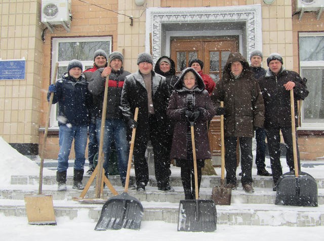 Олександрівщина веде боротьбу зі сніговими заметами