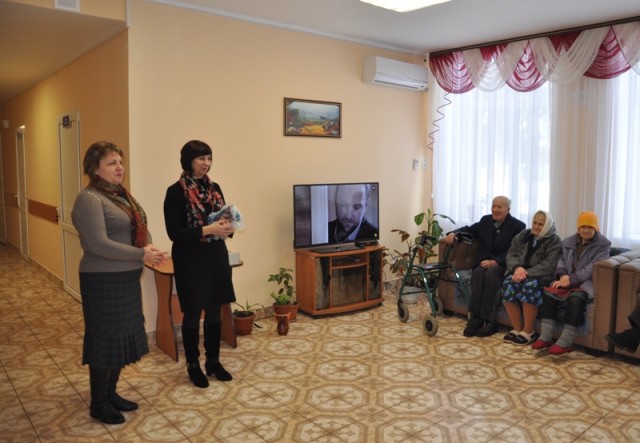 Напередодні 8-го березня в районі привітали мешканок відділень стаціонарного догляду для постійного проживання у селах Дмитрівка та Мошорине