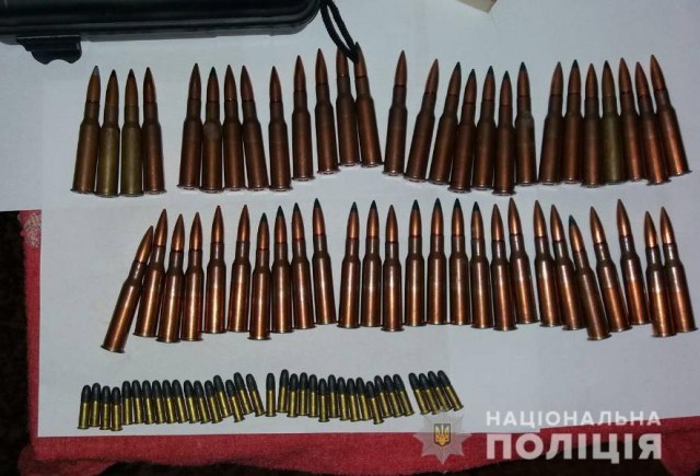 Поліцейські викрили жителя області у незаконному зберіганні зброї та боєприпасів
