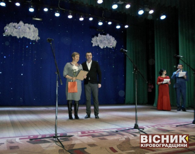 В Олександрівці вітали жінок концертом