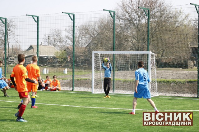 На Новгородківщині та Світловодщині відкрили футбольні поля зі штучним покриттям