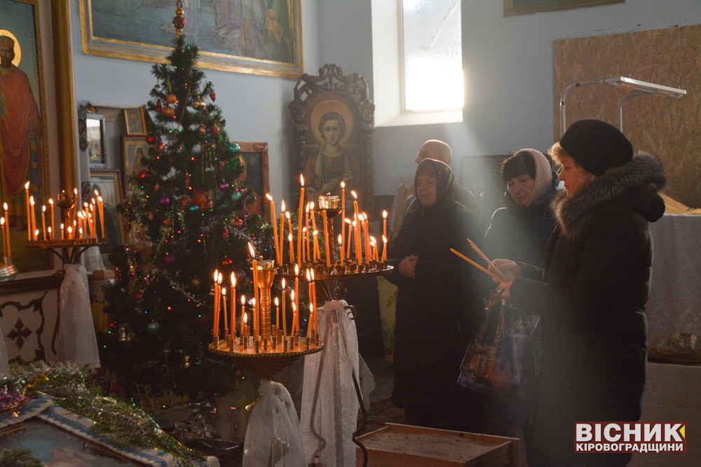 З піснями та колядками власівчани святкували Різдво Христове у храмі