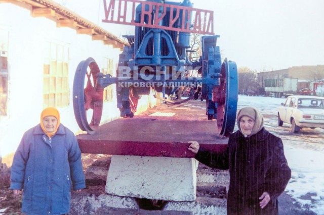 Єдиний в Україні у робочому стані. Майстри з Красносілки на Кіровоградщині відновили роботу трактора «Універсал» 1944 року випуску