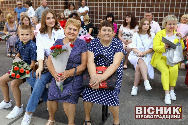 Цьогорічні випускники СЗШ №7 м.Світловодська попрощалися зі школою