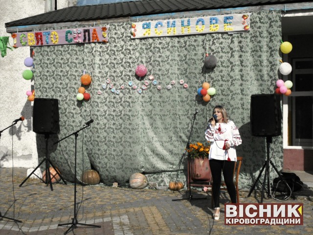 День села подарував жителям Ясинового суцільні сюрпризи: від виступу ансамблю циган до магнолій