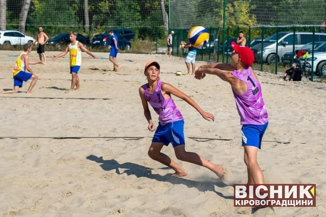 Хороша гра світловодських пляжних волейболістів у Києві