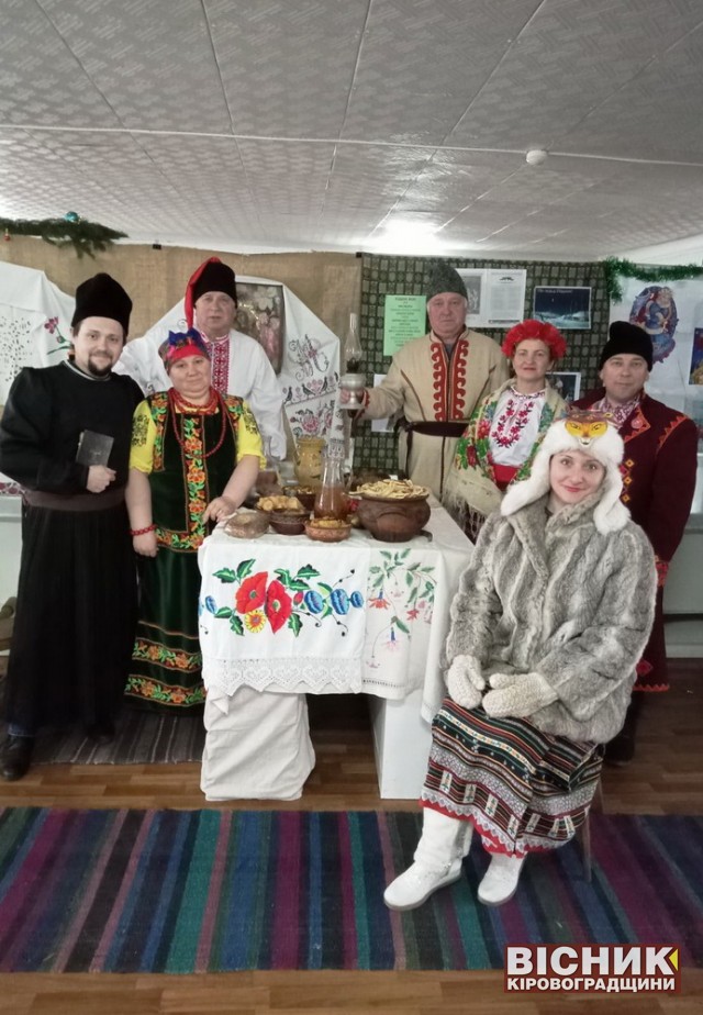 У Новоархангельському краєзнавчому музеї ретро-ялинка та різдвяна виставка — онлайн
