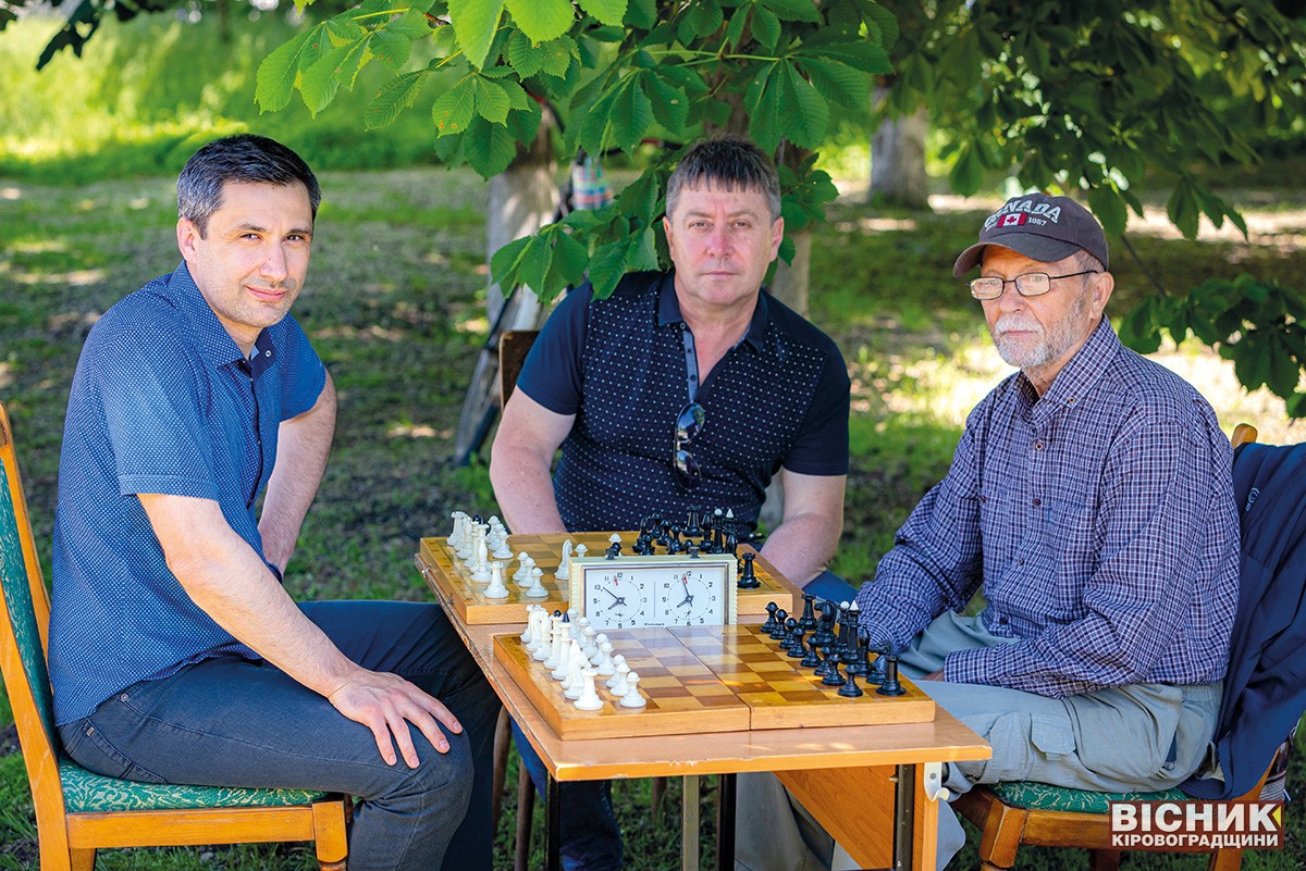 Гра в шахи допоможе зорієнтуватися у небезпечній ситуації, стверджують онуфріївські шахісти