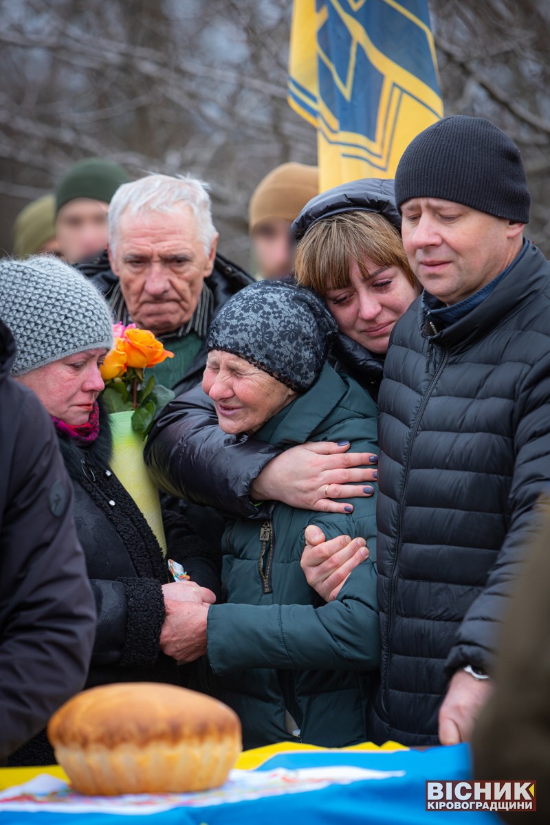 Світловодськ попрощався з бойовою медикинею окремого загону спецпризначення «Азов» Юлією Зубченко
