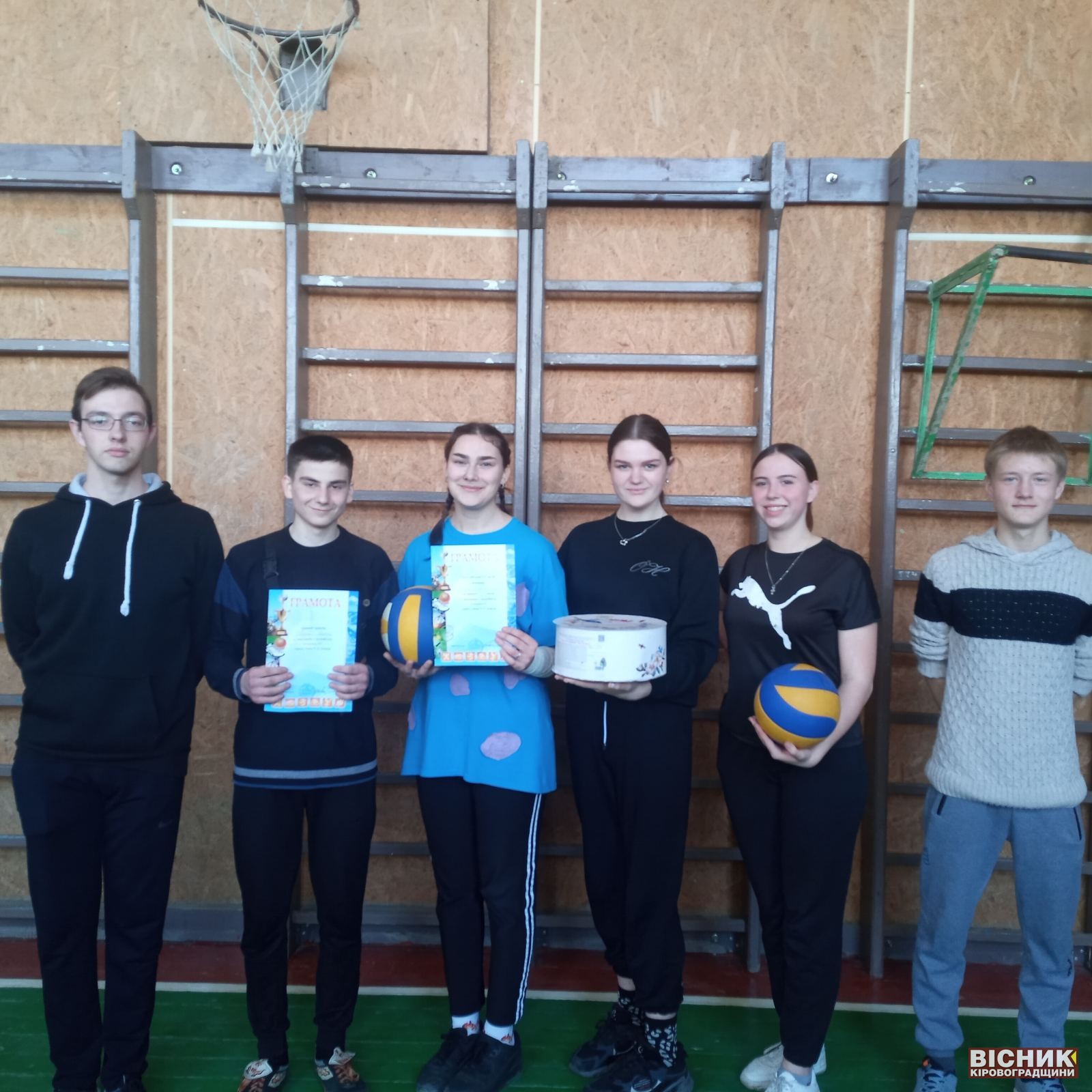 Учні Дмитрівського ліцею зібрали 8 тисяч гривень на потреби ЗСУ