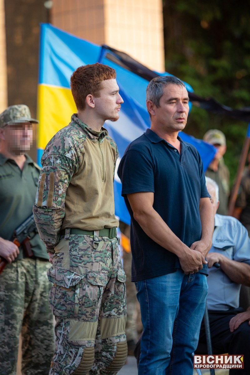 На заході сонця у Світловодську провели в останню дорогу захисника України Павла Гуранду
