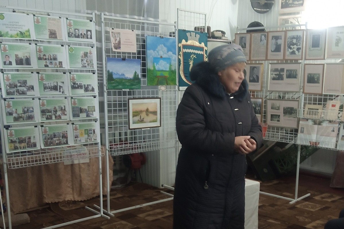 В Олександрівці презентували виставку "Відомий олександрівець Віталій Бідненко"
