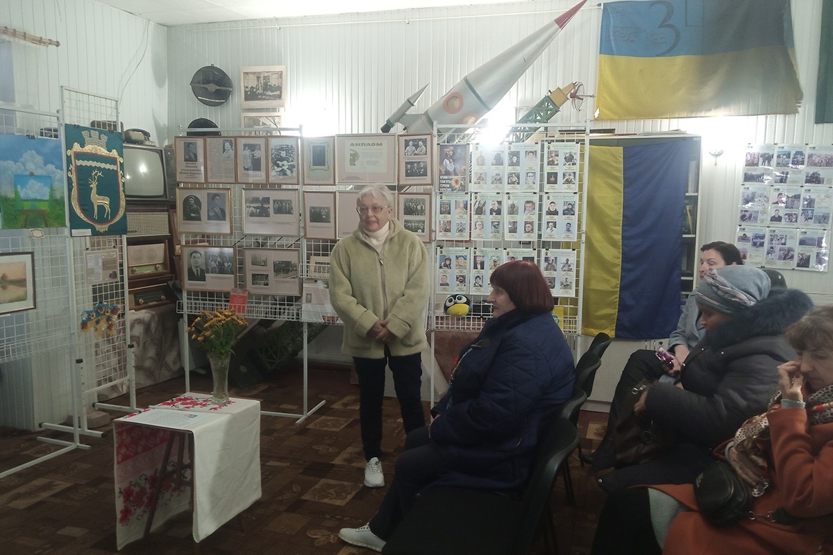 В Олександрівці презентували виставку "Відомий олександрівець Віталій Бідненко"