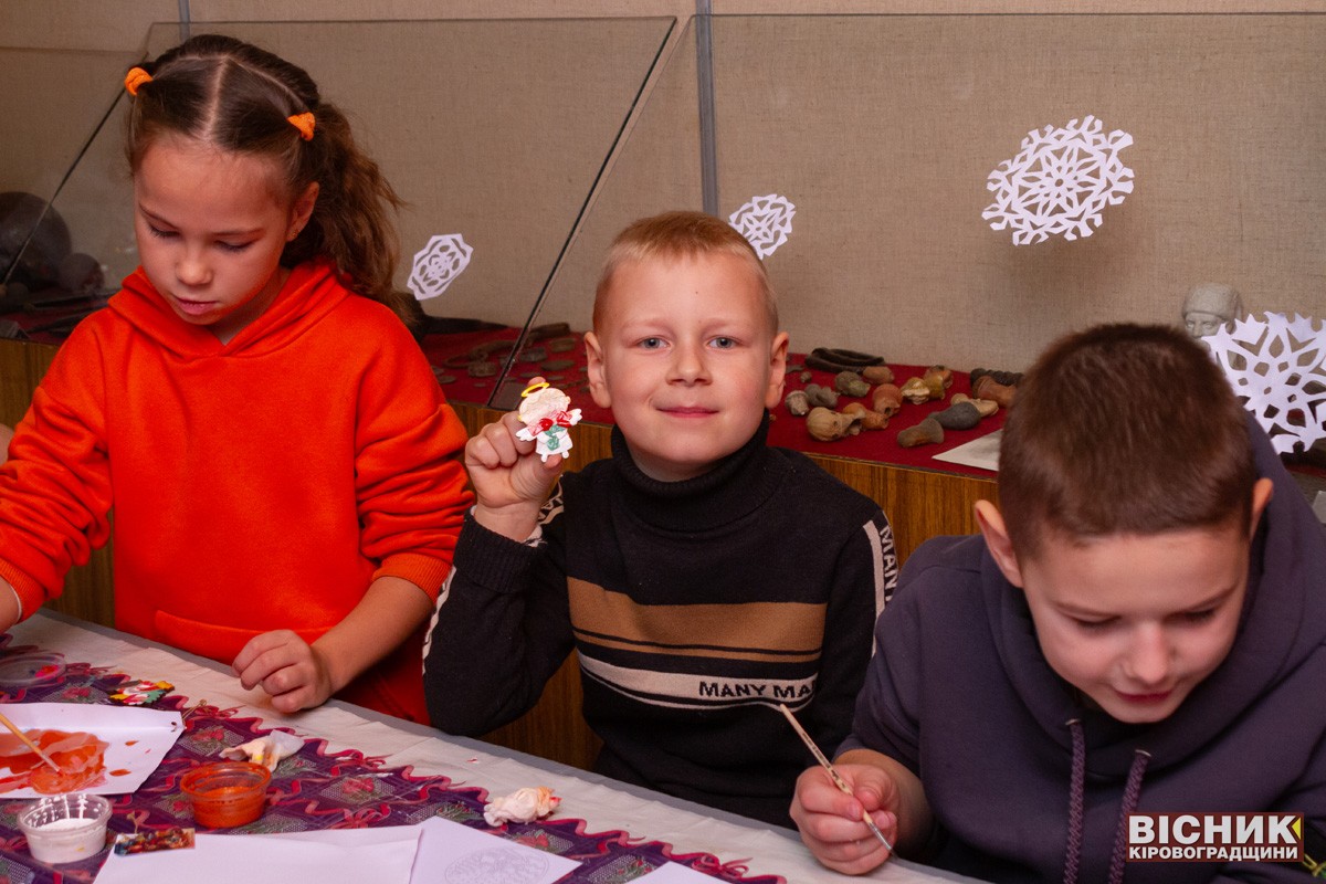 Майстер-клас із виготовлення новорічних прикрас відбувся у Світловодському музеї