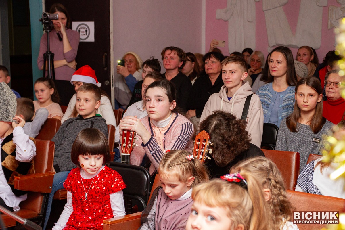Святий Миколай завітав на свято до учнів Світловодської музичної школи 