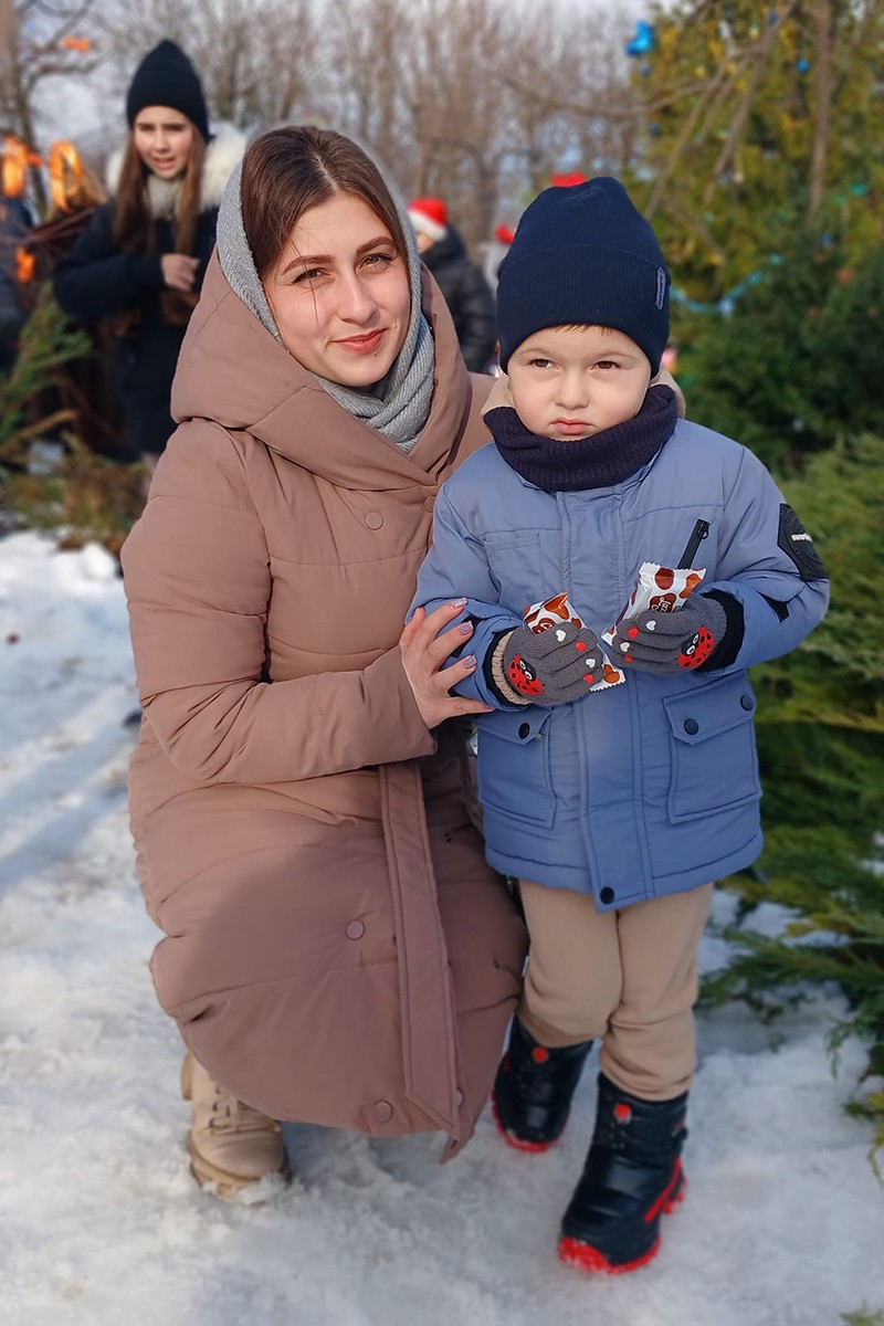 В Олександрівці вдруге поспіль новорічне дерево прикрашали жителі громади